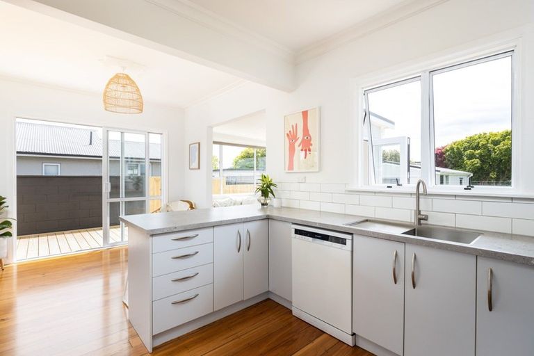 Photo of property in 319 Carrington Street, Vogeltown, New Plymouth, 4310