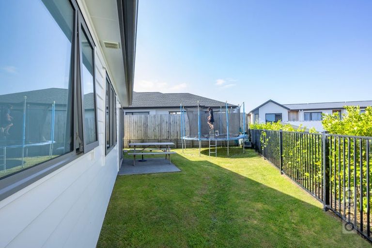 Photo of property in 54 Vinistra Road, Kumeu, 0810