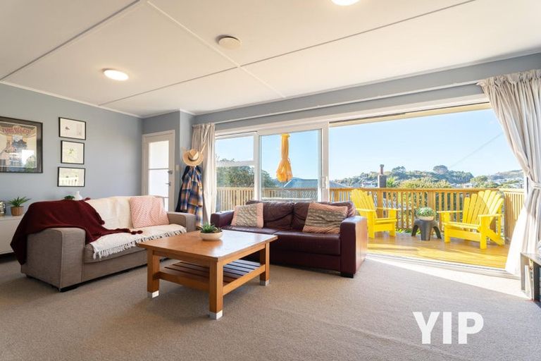 Photo of property in 43 Catherine Crescent, Paparangi, Wellington, 6037