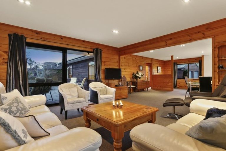 Photo of property in 31 Crampton Court, Orewa, 0931