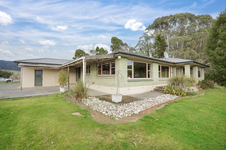 Photo of property in 40 Whyte Road, Happy Valley, Tuatapere, 9691