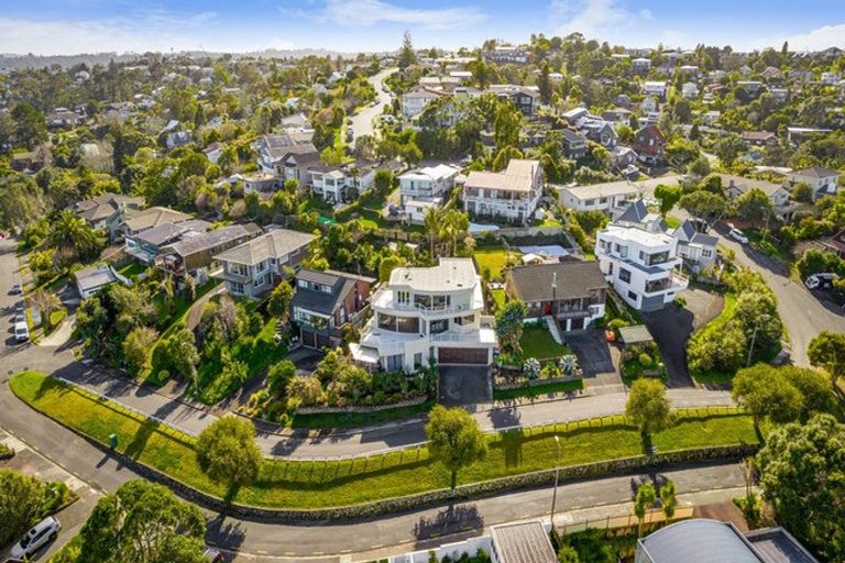 Photo of property in 9 Brigantine Drive, Beach Haven, Auckland, 0626