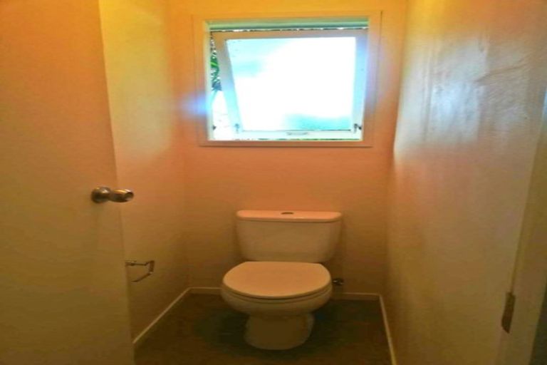 Photo of property in 35 Takapu Street, Henderson, Auckland, 0612