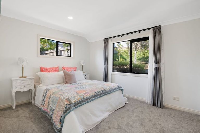 Photo of property in 19 Black Teal Close, Unsworth Heights, Auckland, 0632