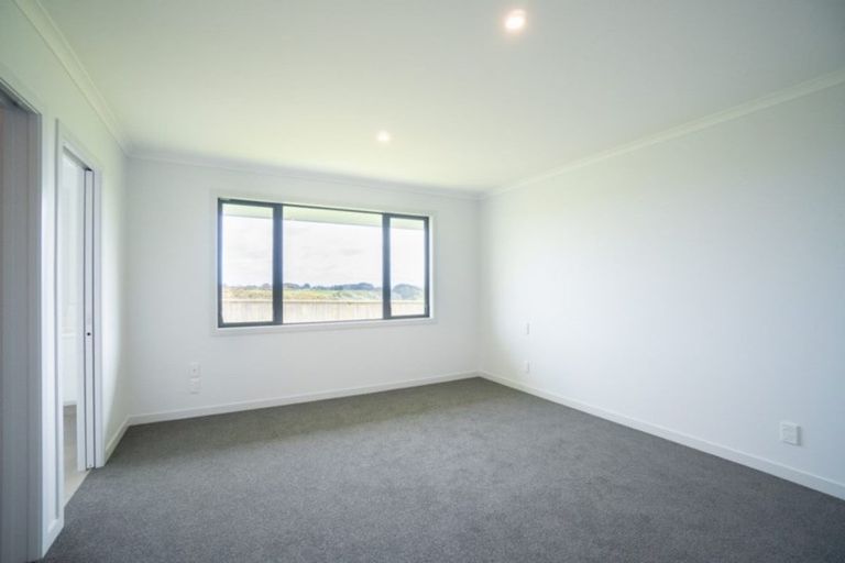 Photo of property in 35 Silicon Way, Fitzherbert, Palmerston North, 4410