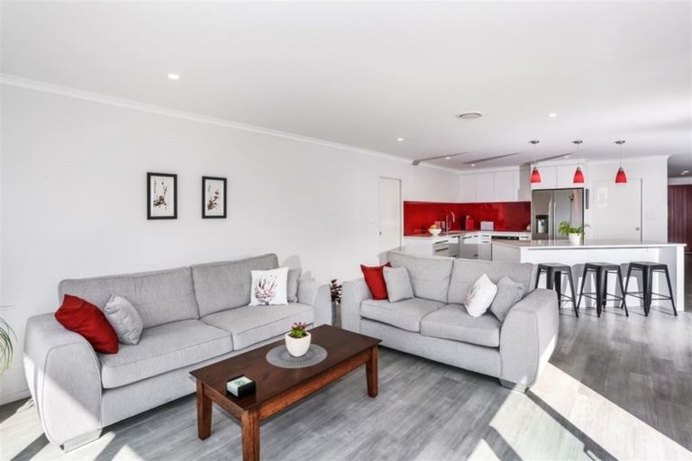 Photo of property in 6 Stonedale Drive, Pukekohe, 2120