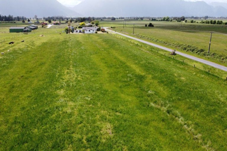 Photo of property in 8 La Fontaine Road, Harihari, 7884