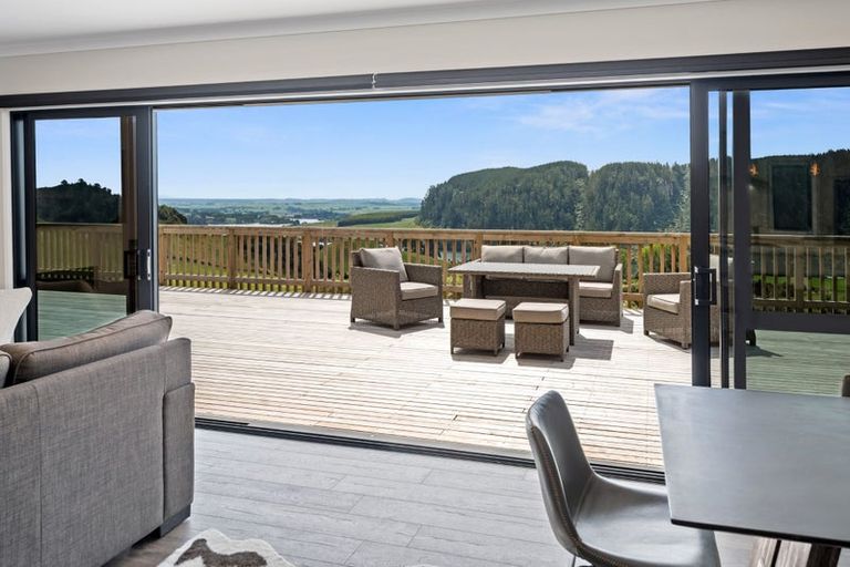 Photo of property in 1 Ribbonwood Lane, Kinloch, Taupo, 3377