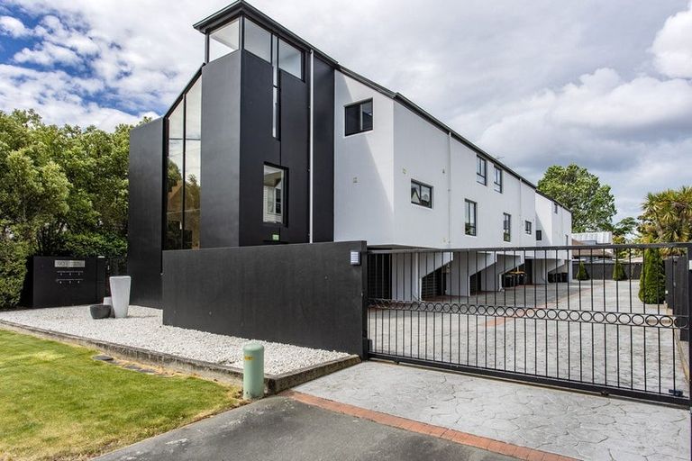 Photo of property in 3/90 Springfield Road, St Albans, Christchurch, 8014