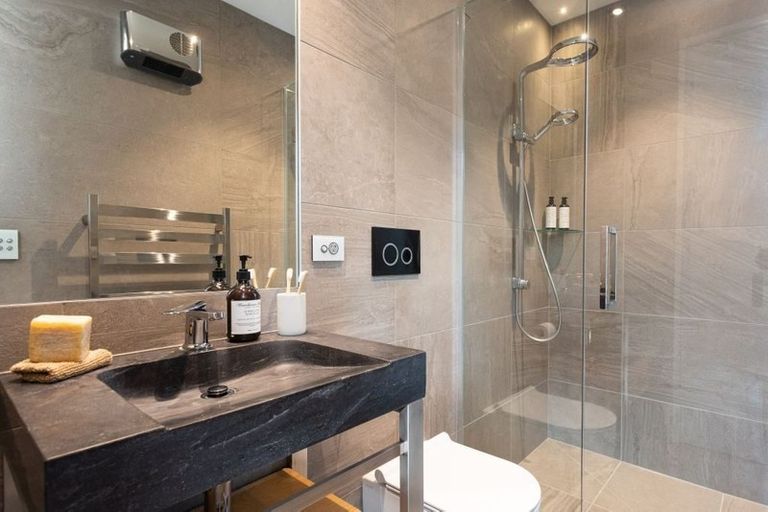 Photo of property in 18 Roa Road, Fendalton, Christchurch, 8041