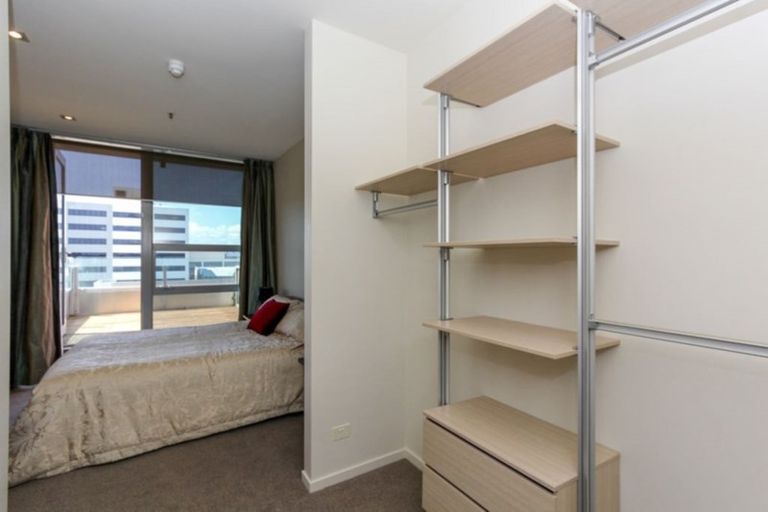 Photo of property in 22 Liardet Apartments, 402/22 Liardet Street, New Plymouth, 4310