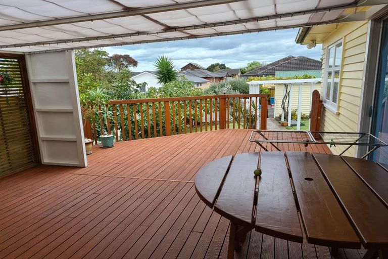 Photo of property in 20 Arahoe Road, New Lynn, Auckland, 0600