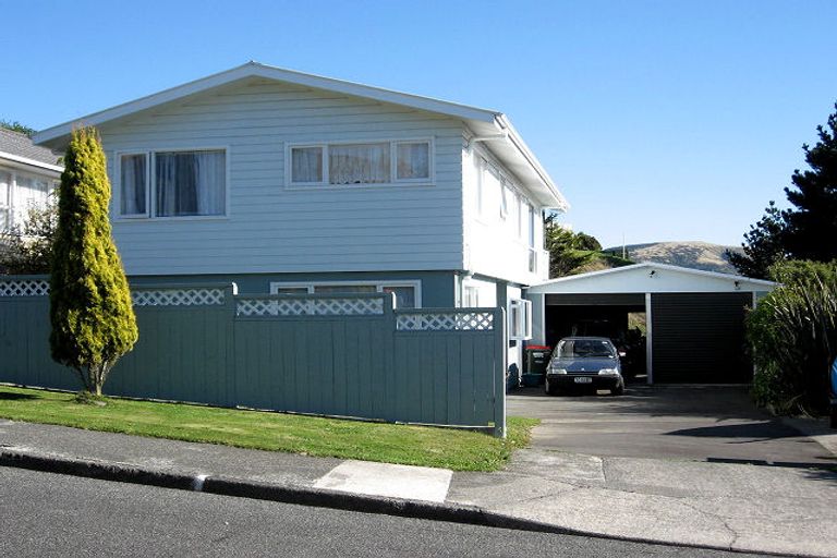 Photo of property in 6 Robson Street, Stokes Valley, Lower Hutt, 5019