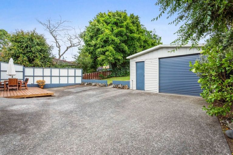 Photo of property in 3 Temuri Place, Glendene, Auckland, 0602