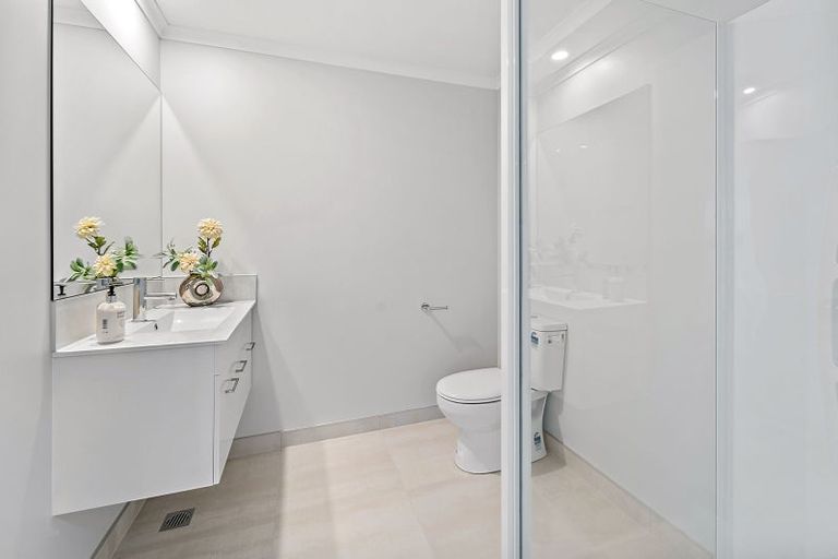 Photo of property in 66 Papatupu Way, Kumeu, 0810