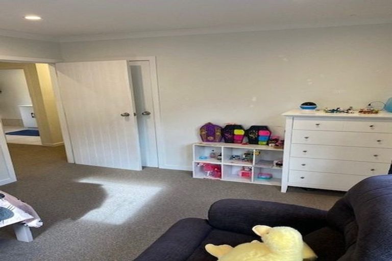 Photo of property in 27 Olivia Crescent, Tawa, Wellington, 5028