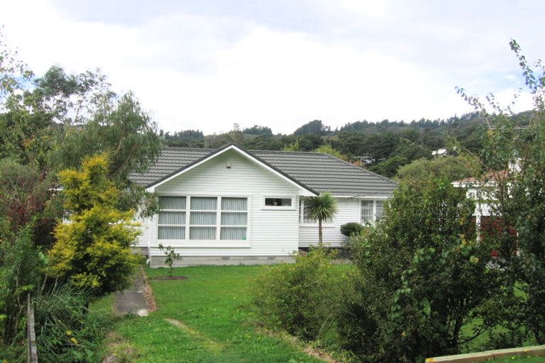 Photo of property in 29 Pinehaven Road, Pinehaven, Upper Hutt, 5019