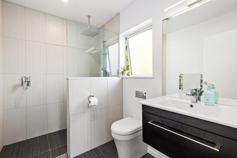 Photo of property in 1 Rapaki Place, Te Atatu Peninsula, Auckland, 0610