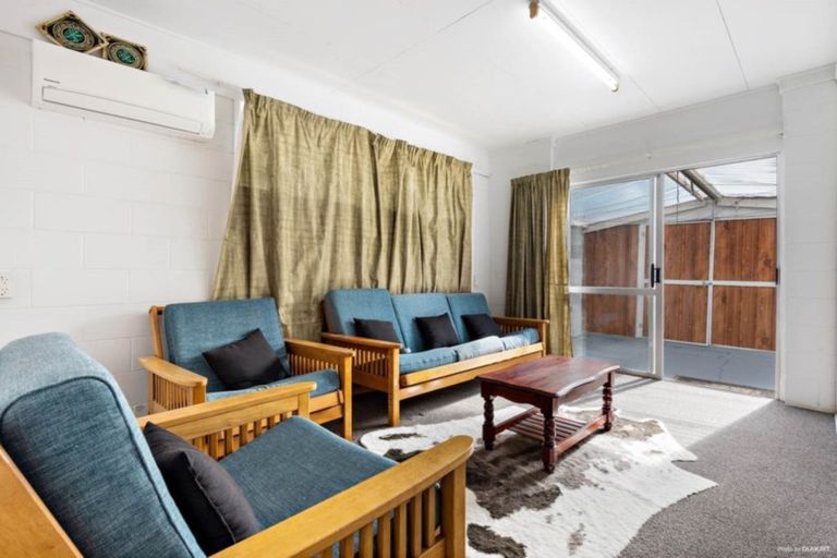 Photo of property in 22 Royal Road, Massey, Auckland, 0614