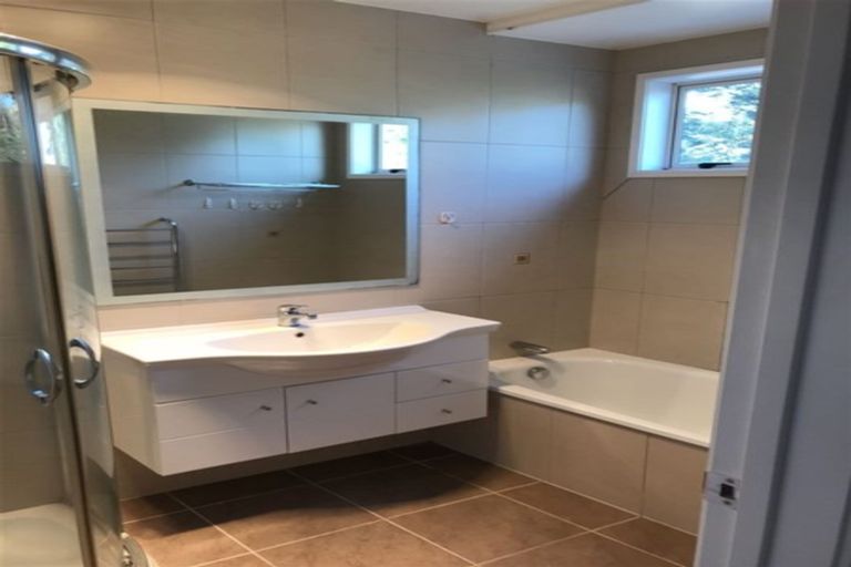 Photo of property in 11 Ramwall Place, Weymouth, Auckland, 2103