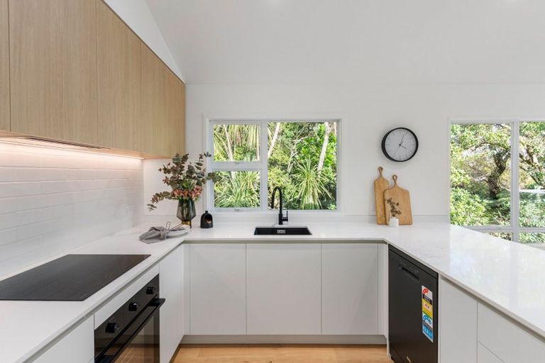 Photo of property in 34 Peach Road, Glenfield, Auckland, 0629