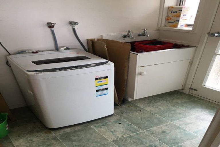 Photo of property in 2/2 Cheval Drive, Totara Vale, Auckland, 0629