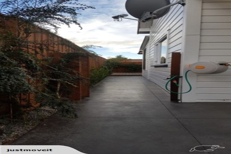 Photo of property in 2 Moffett Street, Islington, Christchurch, 8042