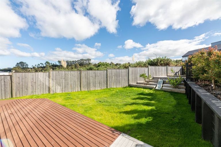 Photo of property in 25 Tautoru Avenue, Orewa, 0931