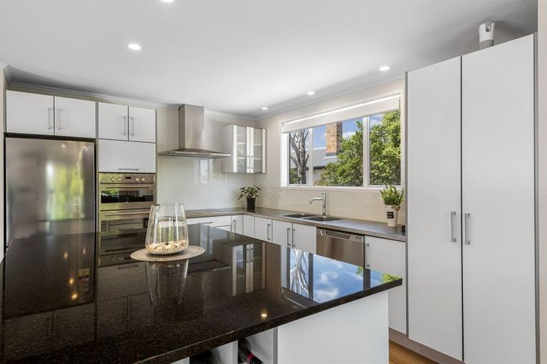 Photo of property in 21 Huka Road, Birkenhead, Auckland, 0626