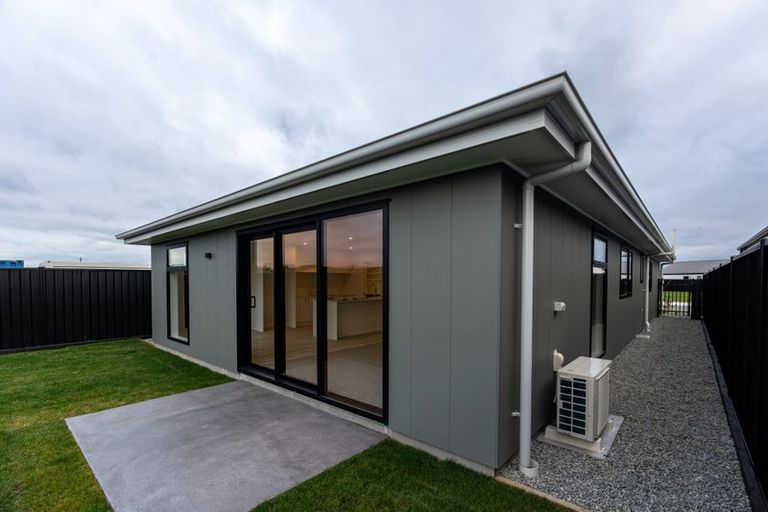 Photo of property in 32 Mcgarry Drive, Kaiapoi, 7630