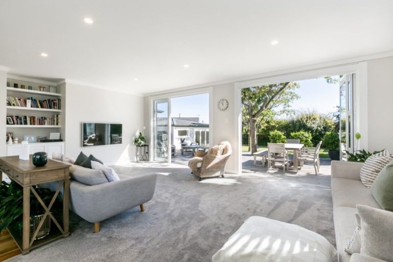 Photo of property in 8 Emerald Hill, Havelock North, 4130