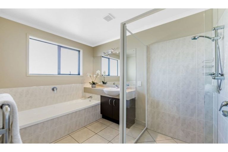 Photo of property in 66 Grovenor Drive, Orewa, 0931