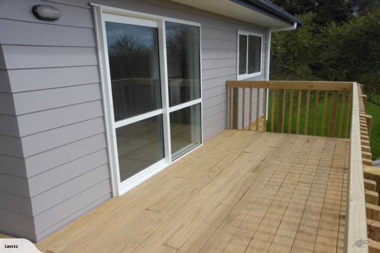 Photo of property in 12 Leveloff Road, Paremoremo, Auckland, 0632