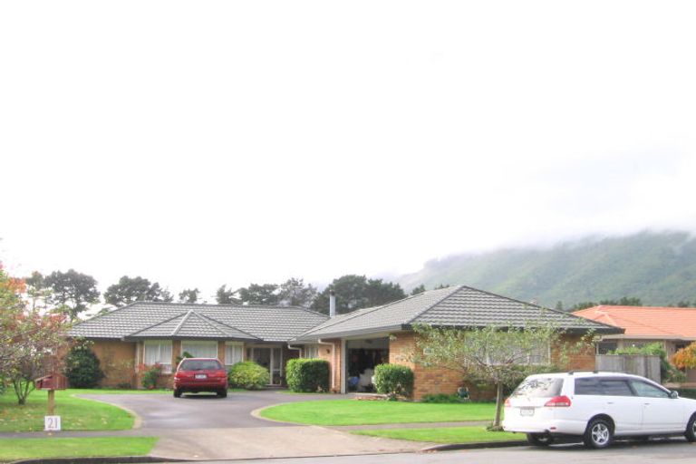 Photo of property in 21 Cranbrook Grove, Waikanae, 5036