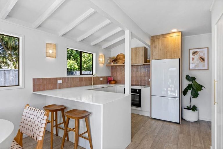 Photo of property in 44b Walton Street, Red Beach, 0932