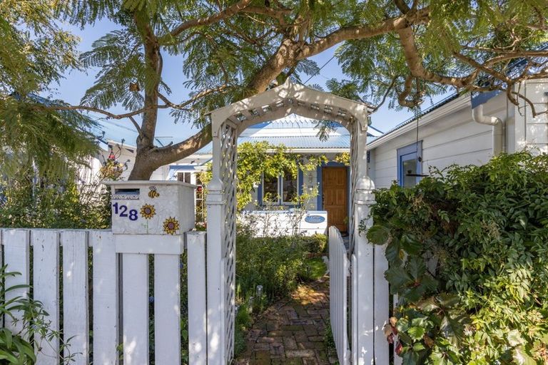 Photo of property in 128 Charles Street, Westshore, Napier, 4110