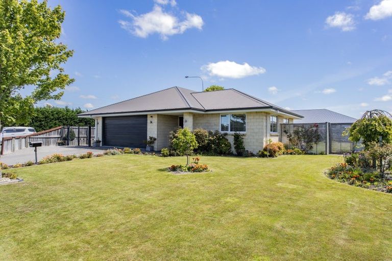 Photo of property in 1 Sequoia Way, Rangiora, 7400