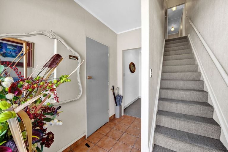 Photo of property in 14 Spencer Place, Merrilands, New Plymouth, 4312