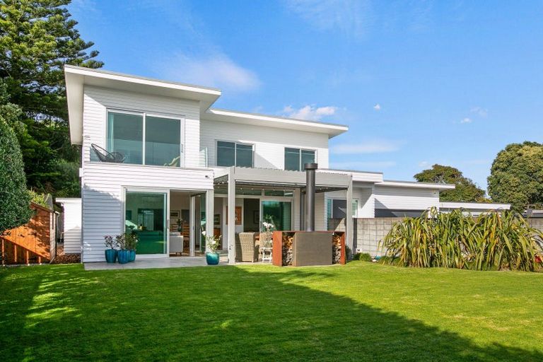 Photo of property in 17 Pitcairn Street, Oakura, 4314