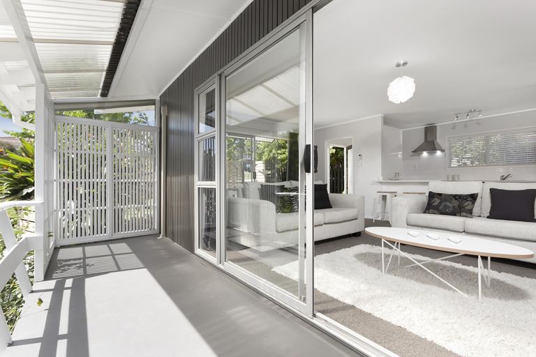 Photo of property in 1/1 Armstrong Place, New Lynn, Auckland, 0600