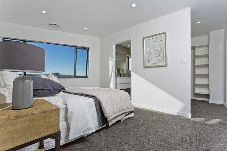 Photo of property in 12 Moki Place, Long Bay, Auckland, 0630