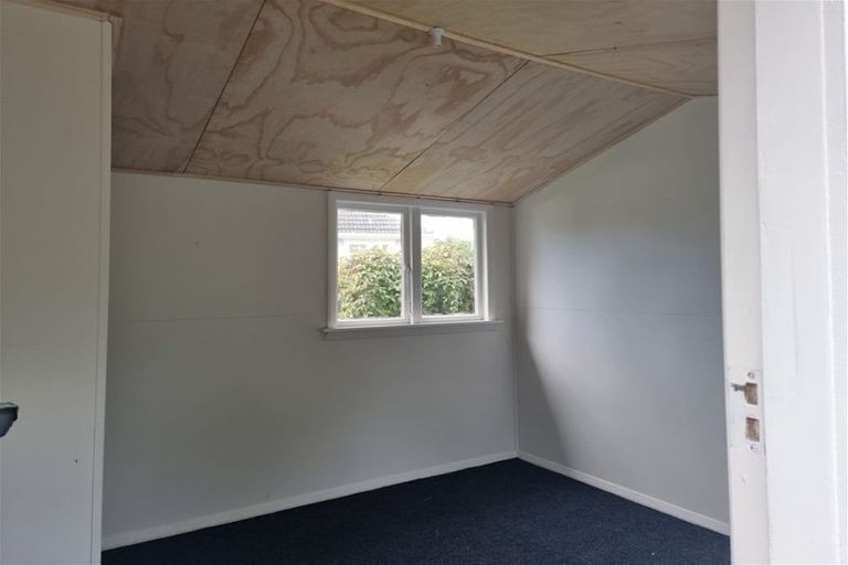 Photo of property in 30 Goldsmith Crescent, Levin, 5510