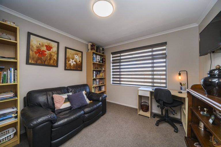 Photo of property in 78 Geneva Terrace, Kelvin Grove, Palmerston North, 4414