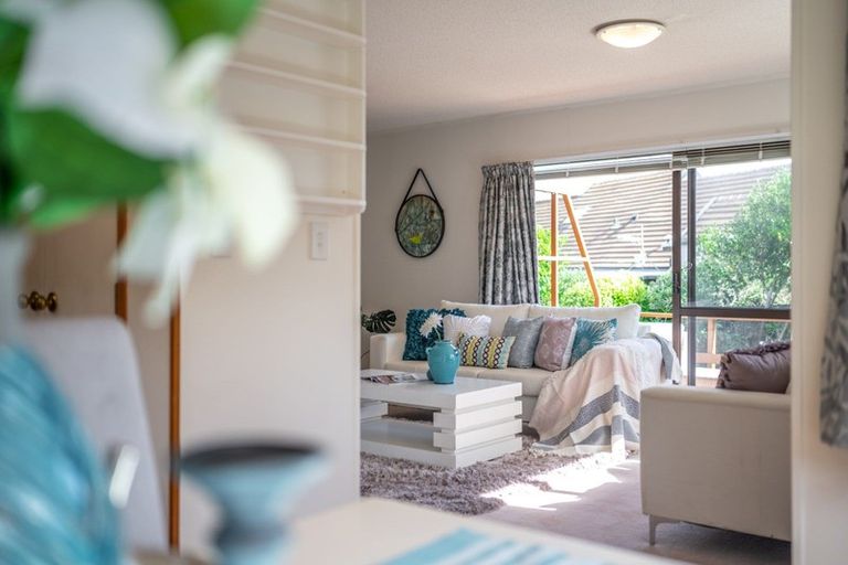 Photo of property in 2/77 Aberfeldy Avenue, Highland Park, Auckland, 2010