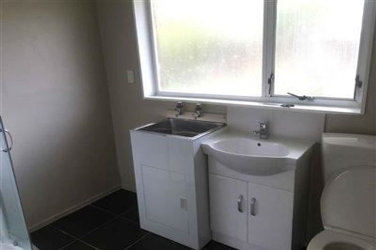 Photo of property in 2a Barbary Avenue, Kelston, Auckland, 0602