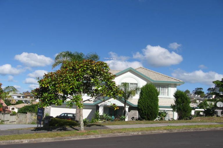 Photo of property in 32 Westminster Gardens, Unsworth Heights, Auckland, 0632
