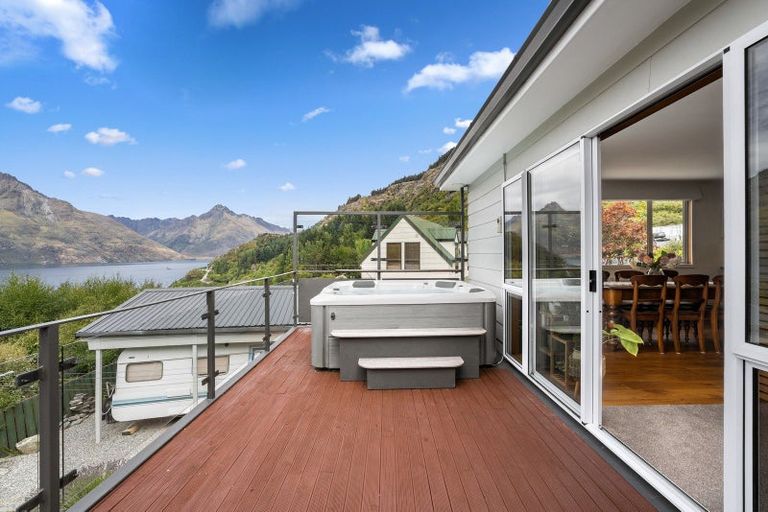 Photo of property in 2 Evergreen Place, Sunshine Bay, Queenstown, 9300