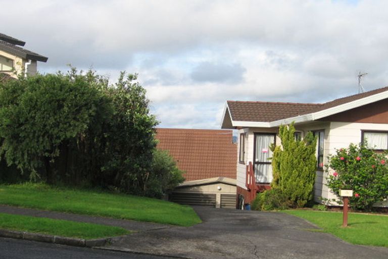 Photo of property in 1/124 Bradbury Road, Botany Downs, Auckland, 2010