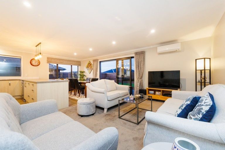 Photo of property in 7 Cyprus Place, Fitzherbert, Palmerston North, 4410