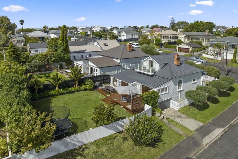 Photo of property in 8 Rutland Road, Stanley Point, Auckland, 0624